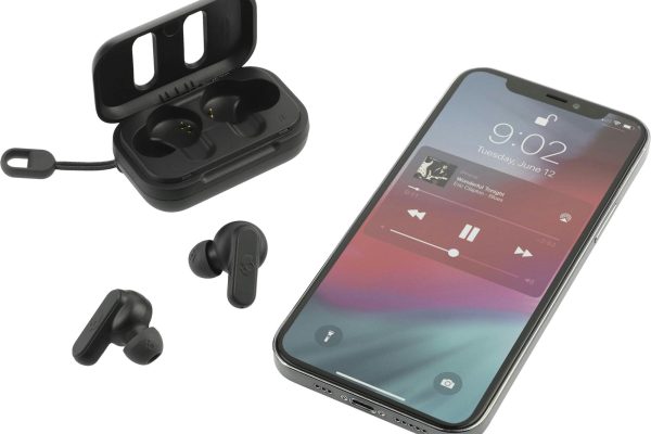 How to pair skullcandy earbuds?