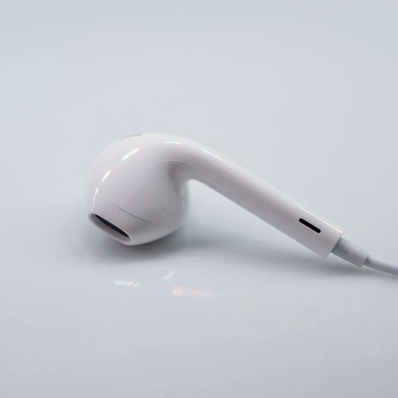 wired apple earbuds